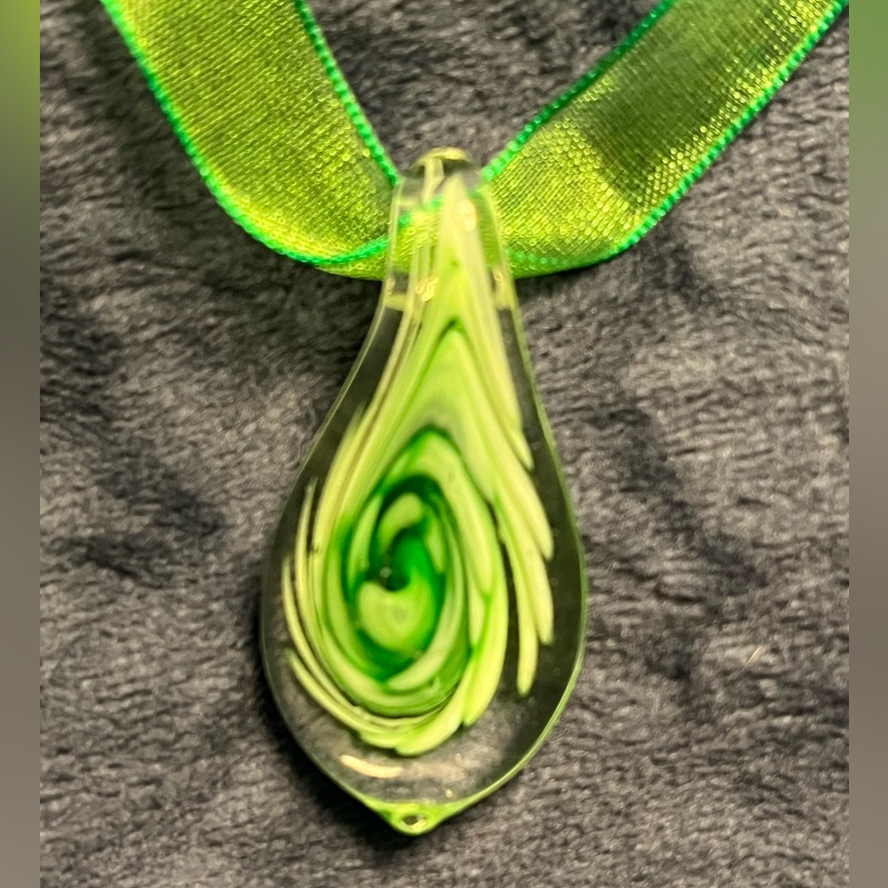 Necklace/green ribbon with glass pendant, handmade, NWOT - Picture 2 of 4